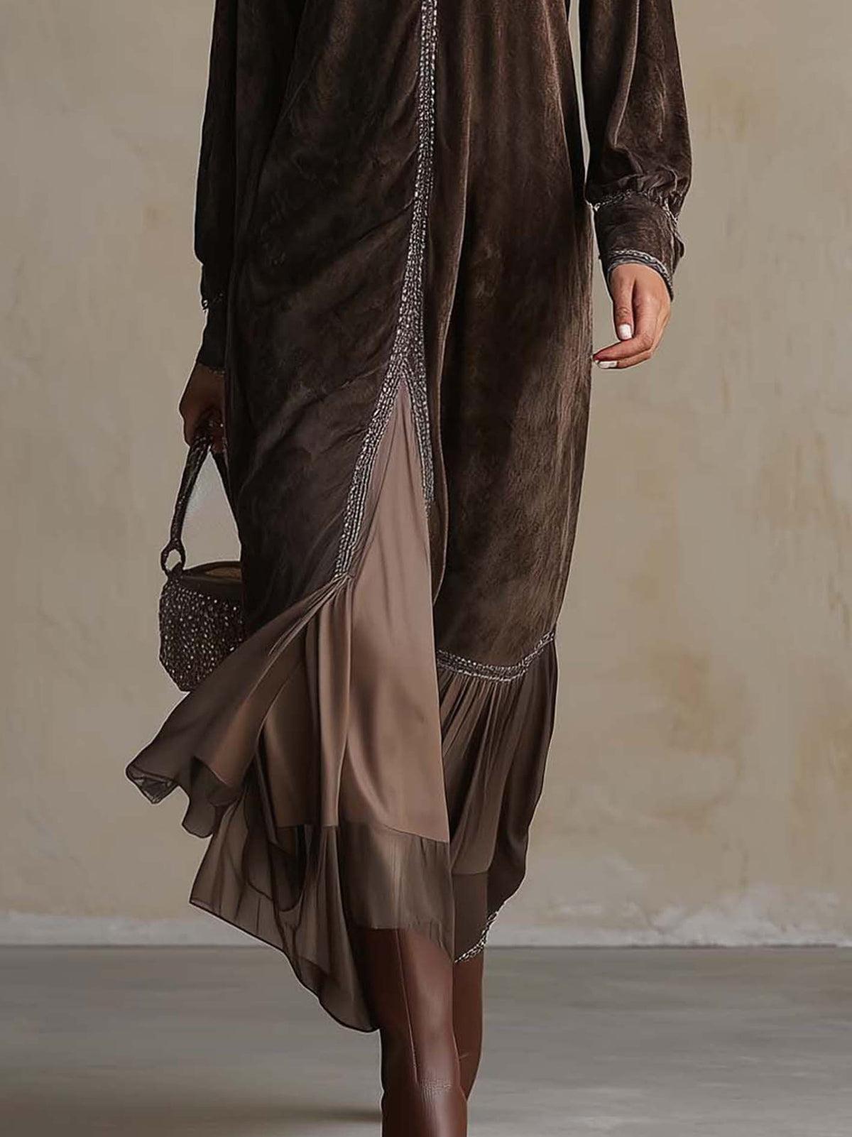 EVA | Vestido Midi Evasé de Antelina Marrón con Escote en V
