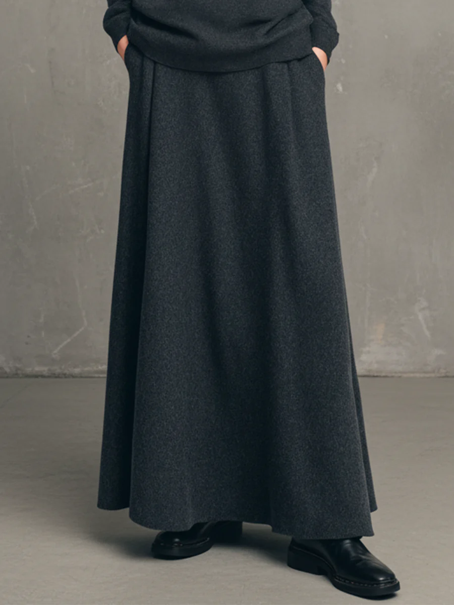 IZASKUN | Conjunto de Top de Cuello Alto y Falda Larga Evasé Gris Antracita