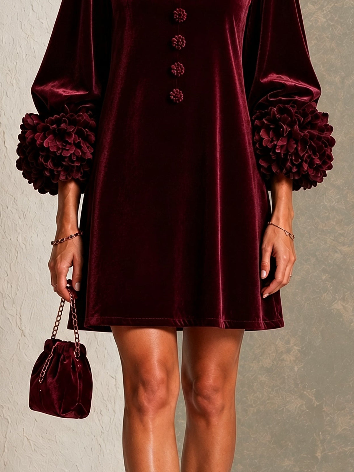 AMARANTA | Minivestido de Terciopelo Burdeos con Puños de Flores