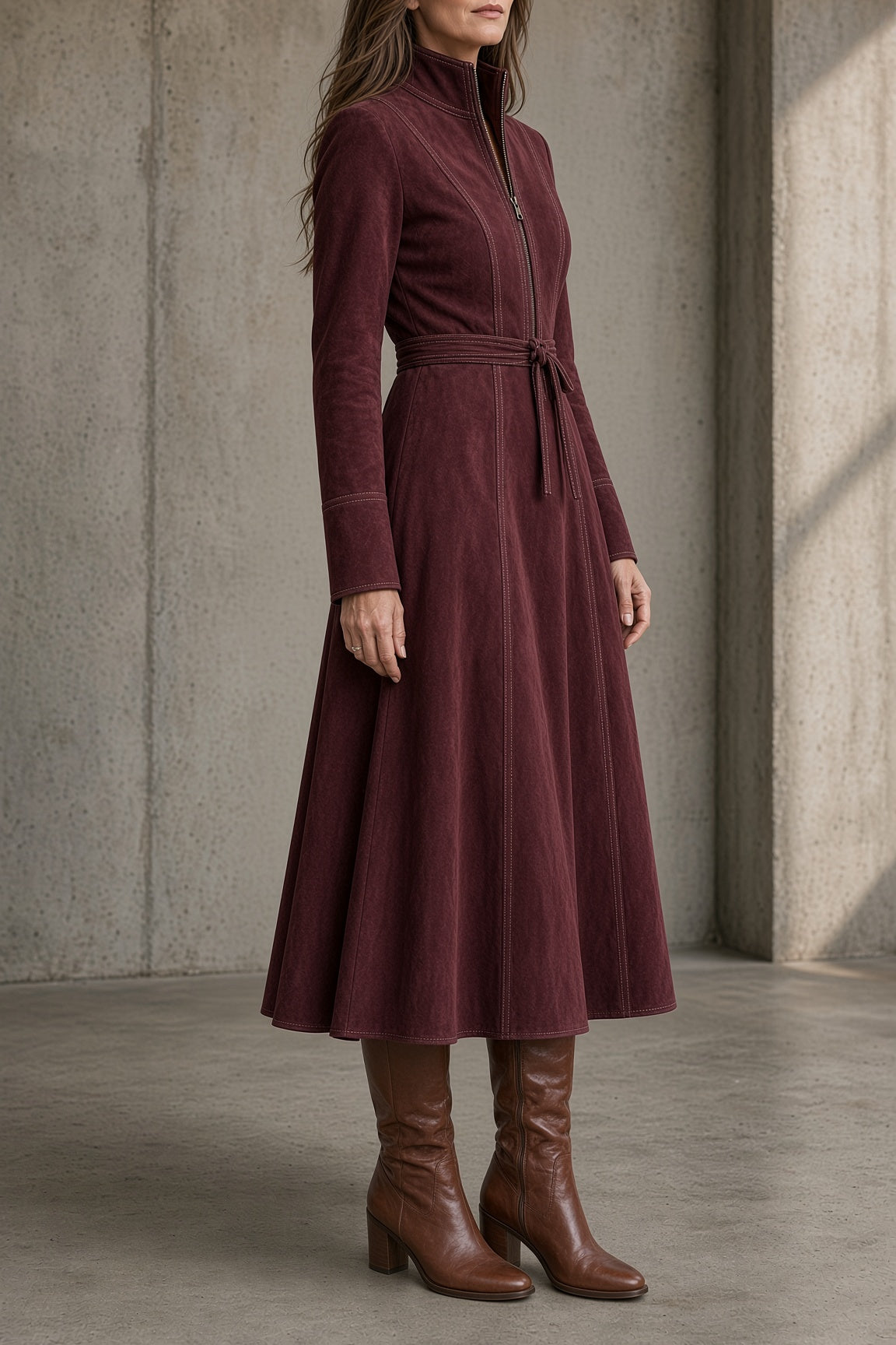 DESIRÉE | Vestido Midi Vintage con Cuello Alto, Cinturón y Costuras en Contraste