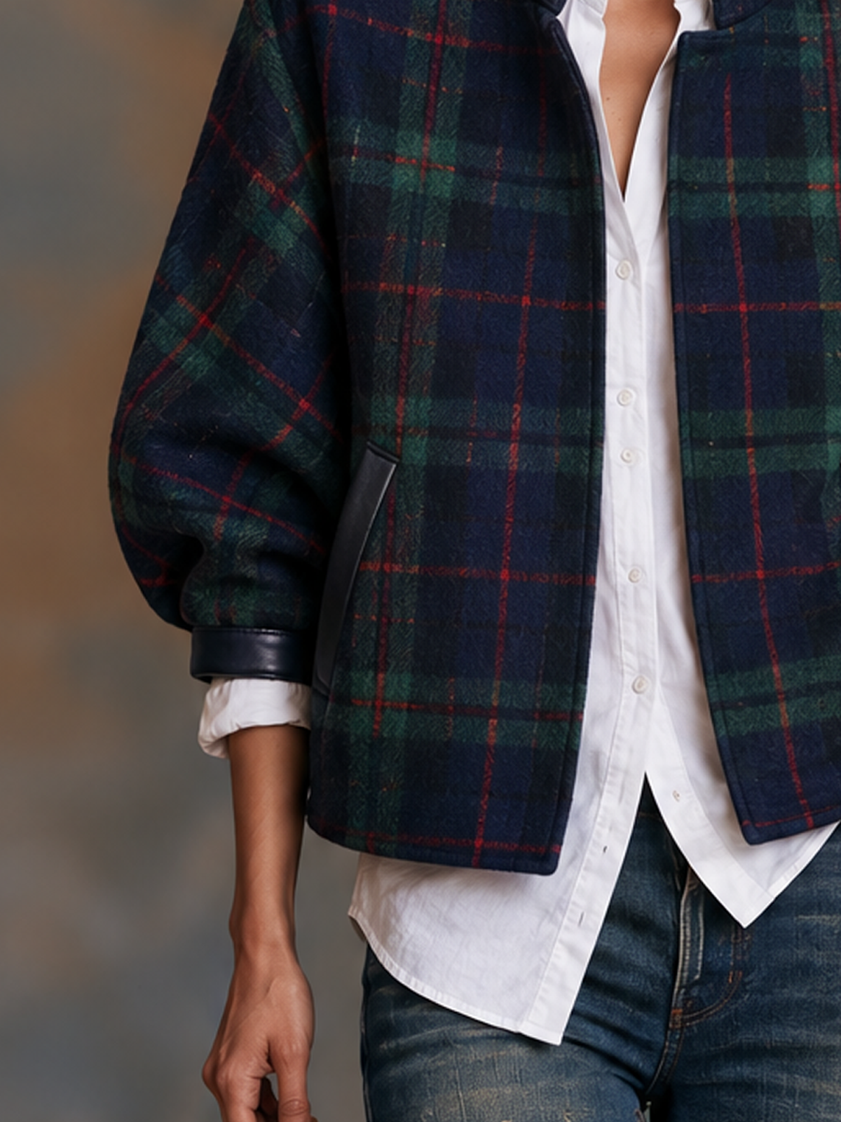 MERCHE | Chaqueta Cropped de Cuadros con Paneles en Contraste