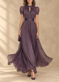 VICENTA | Vestido Largo con Cuello Alto, Abertura en Gota y Cintura Fruncida