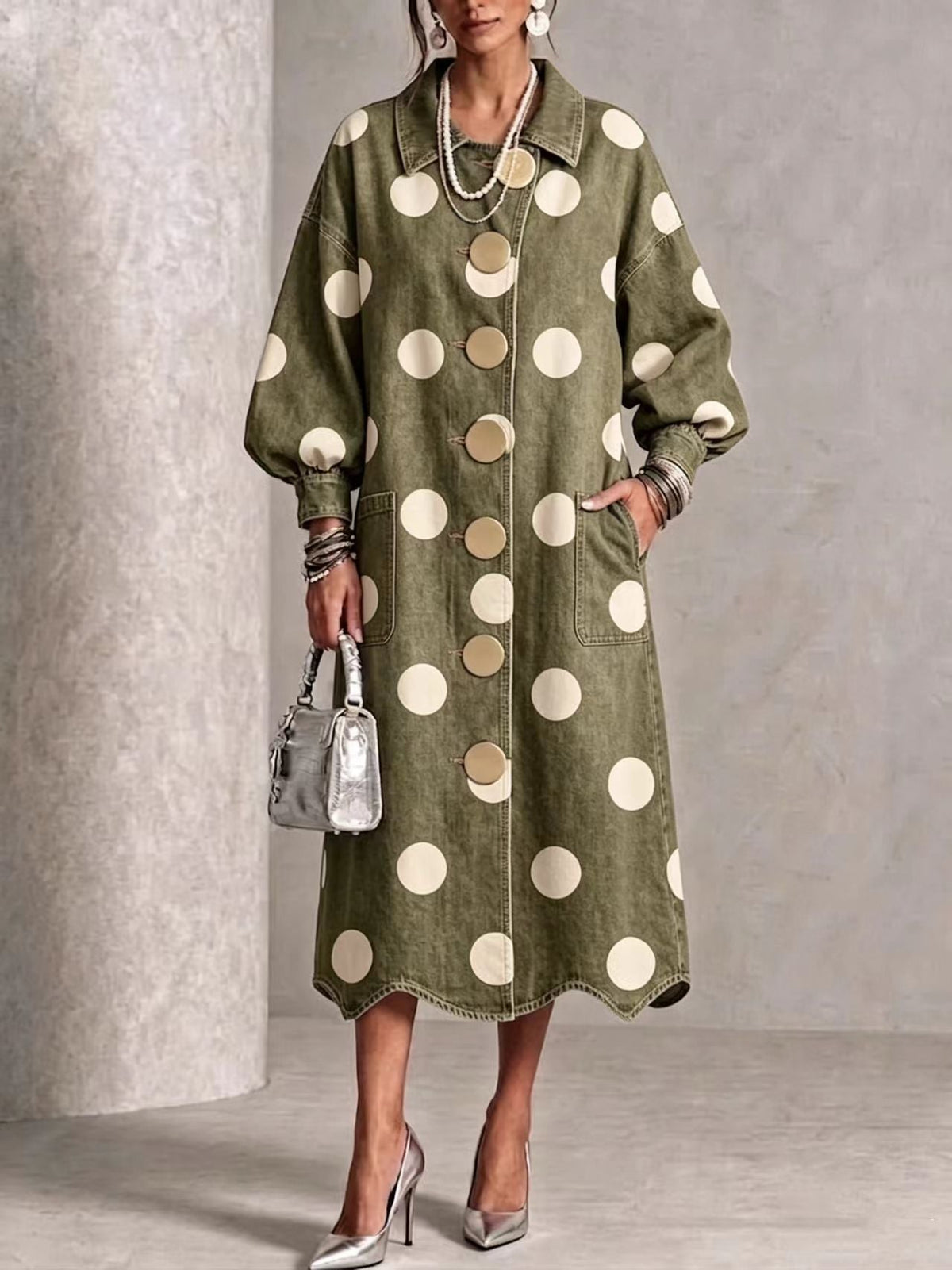 OFELIA | Vestido Midi Vaquero de Lunares con Botones Dorados