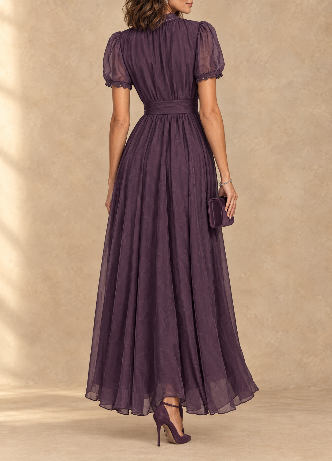 VICENTA | Vestido Largo con Cuello Alto, Abertura en Gota y Cintura Fruncida
