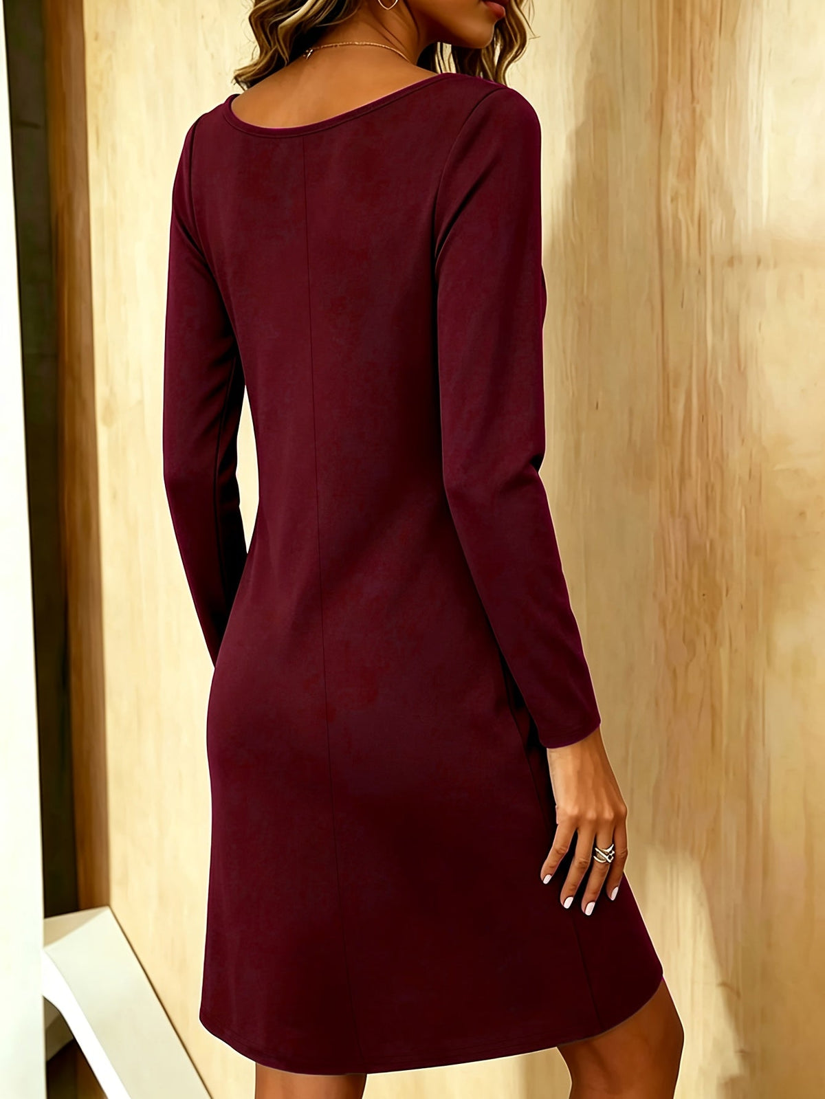 SAMARA | Vestido Corto con Cuello Drapeado y Manga Larga