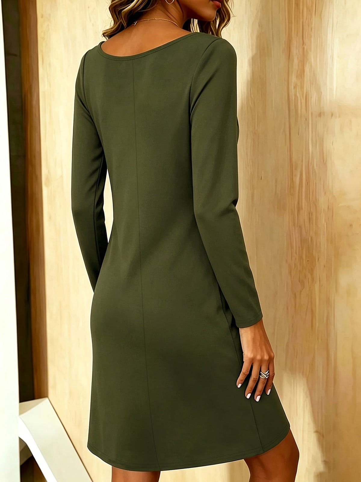 SAMARA | Vestido Corto con Cuello Drapeado y Manga Larga