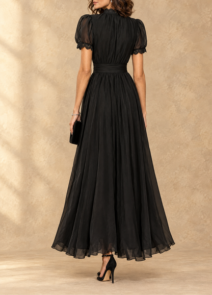 VICENTA | Vestido Largo con Cuello Alto, Abertura en Gota y Cintura Fruncida