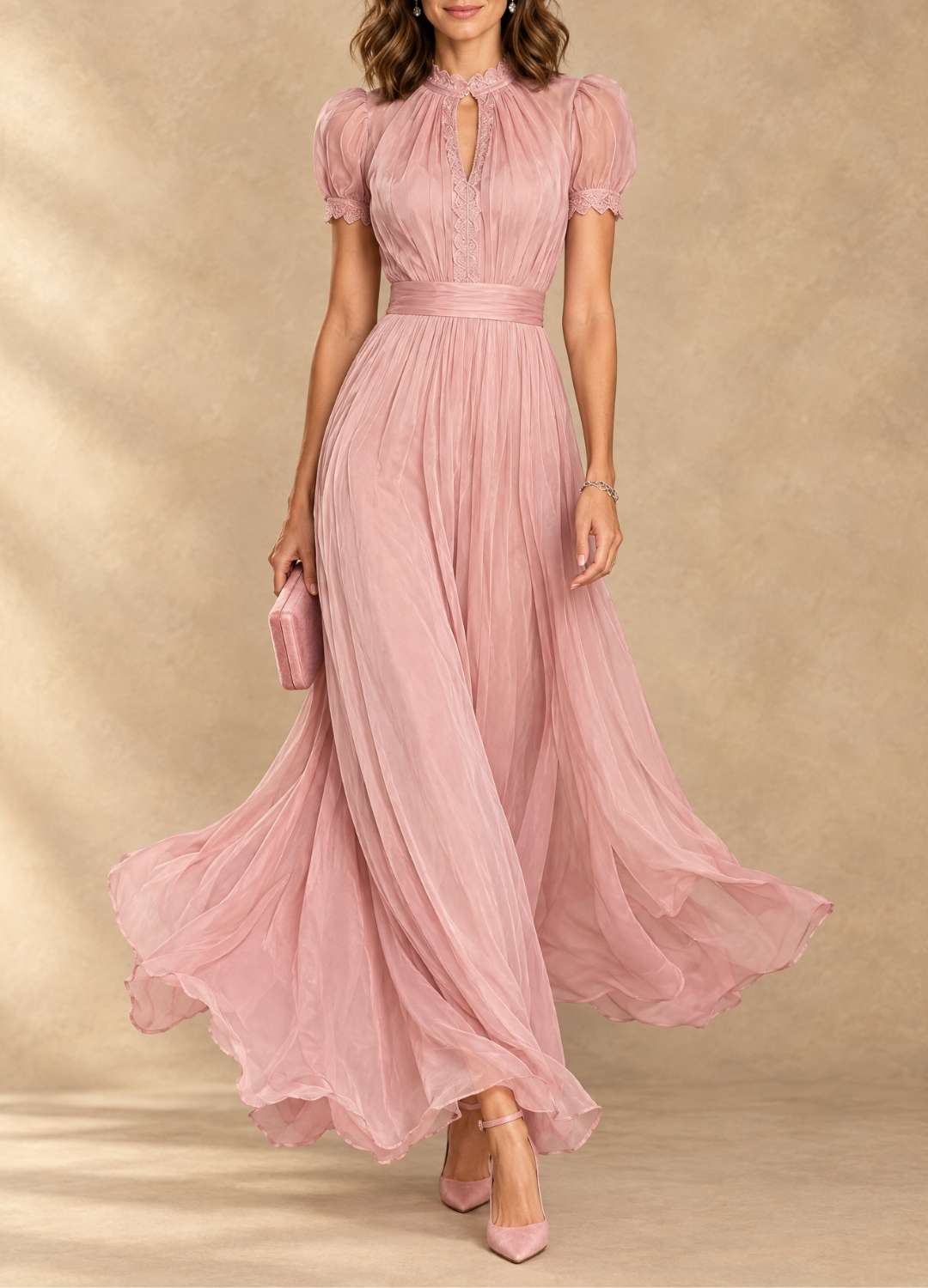 VICENTA | Vestido Largo con Cuello Alto, Abertura en Gota y Cintura Fruncida