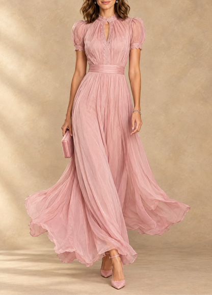 VICENTA | Vestido Largo con Cuello Alto, Abertura en Gota y Cintura Fruncida