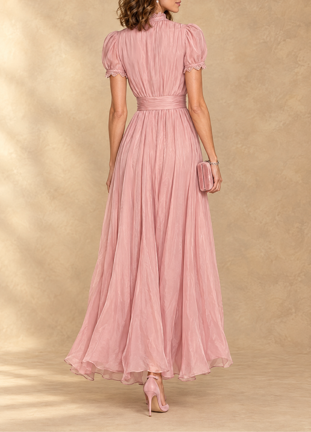 VICENTA | Vestido Largo con Cuello Alto, Abertura en Gota y Cintura Fruncida