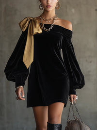 CAMILA | Minivestido de Terciopelo Negro de Hombros Descubiertos con Lazo de Raso Dorado