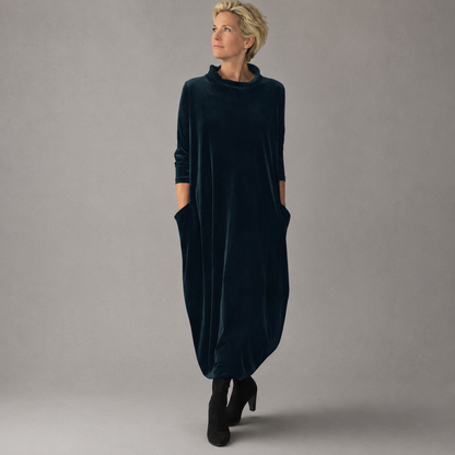 ADELAIDA | Vestido Largo de Terciopelo con Cuello Alto y Silueta Capullo