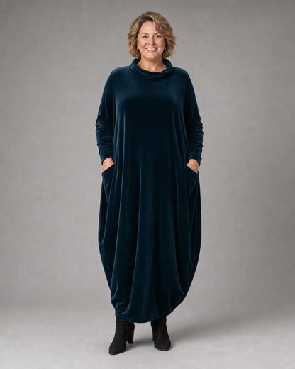 ADELAIDA | Vestido Largo de Terciopelo con Cuello Alto y Silueta Capullo