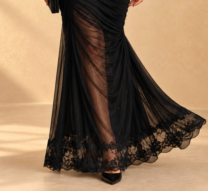 GARAZI | Vestido Largo Sirena de Encaje Negro con Escote en V