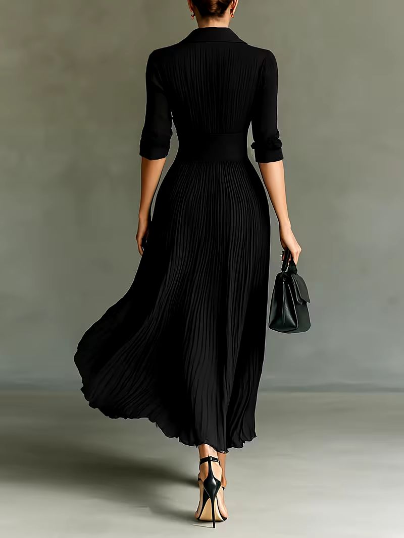 BERTA | Vestido Largo Plisado Negro con Solapas y Botones Dorados