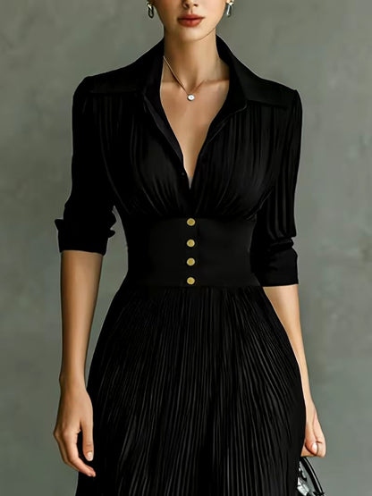 BERTA | Vestido Largo Plisado Negro con Solapas y Botones Dorados
