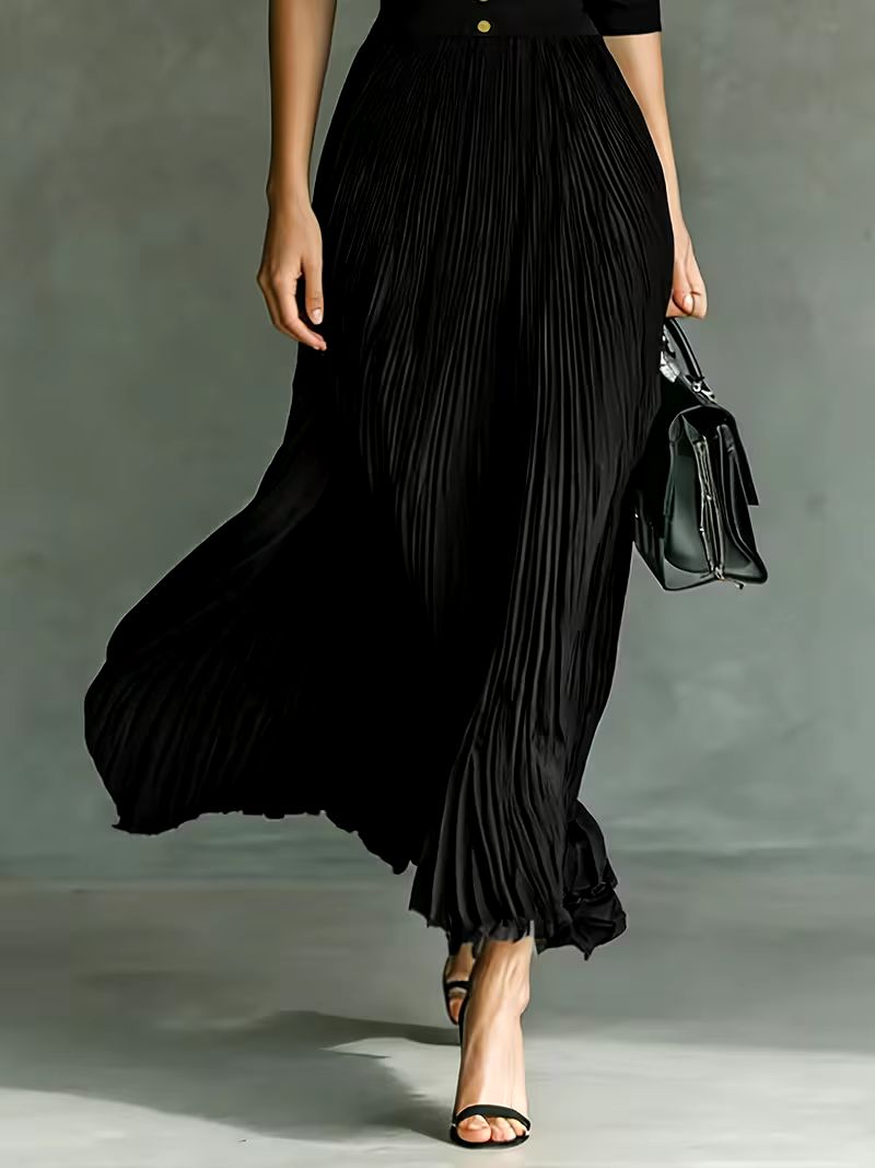 BERTA | Vestido Largo Plisado Negro con Solapas y Botones Dorados