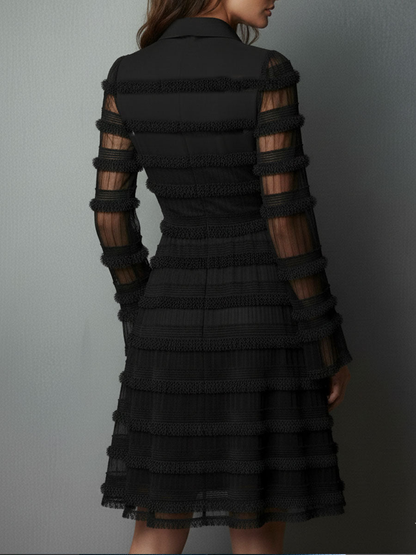 ALBERTA | Vestido Negro con Cuello Camisero, Mangas Transparentes y Falda de Volantes con Flecos