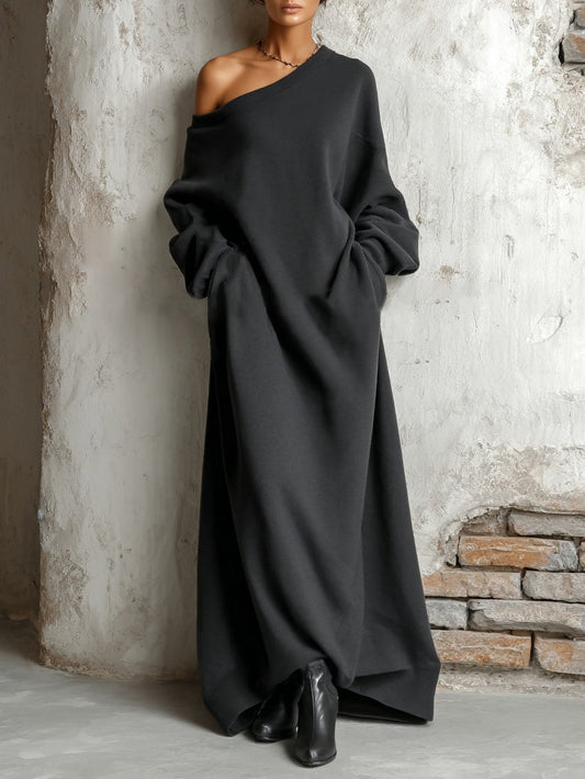 HONORATA | Vestido Largo Negro Estilo Sudadera con Hombro Descubierto
