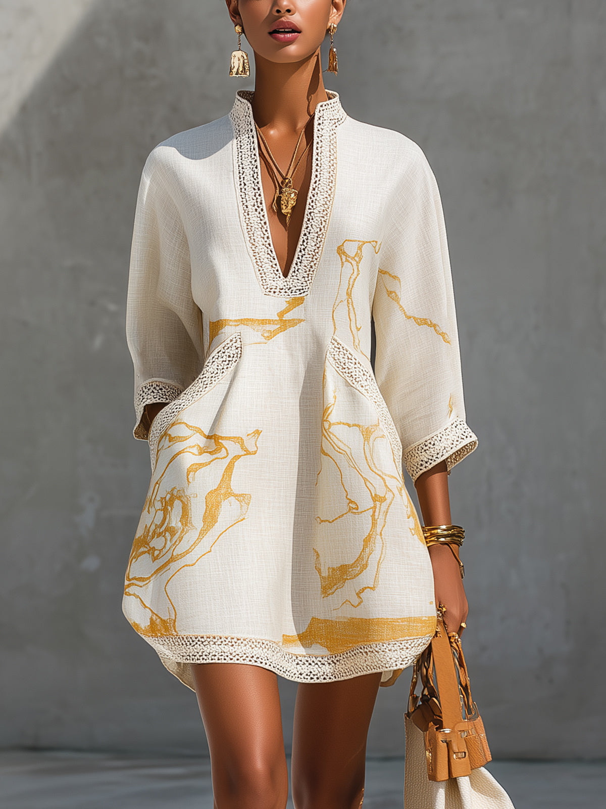 ALEXIA | Minivestido Marfil con Estampado Dorado y Encaje de Ganchillo