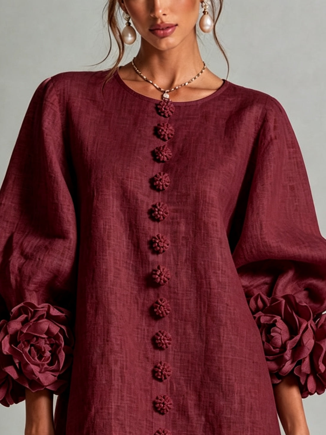 BÁRBARA | Minivestido Burdeos con Botones de Flor y Puños de Rosas