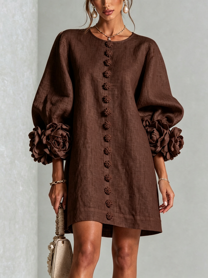 BRUNILDA | Minivestido Marrón Chocolate con Botones de Flor y Puños de Rosas