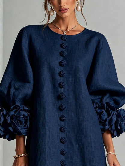 BERNARDA | Minivestido Azul Marino con Botones de Flor y Puños de Rosas