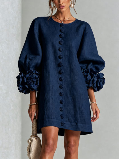 BERNARDA | Minivestido Azul Marino con Botones de Flor y Puños de Rosas