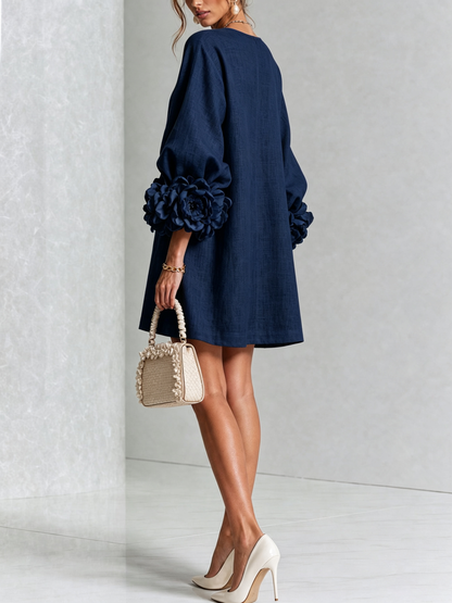 BERNARDA | Minivestido Azul Marino con Botones de Flor y Puños de Rosas