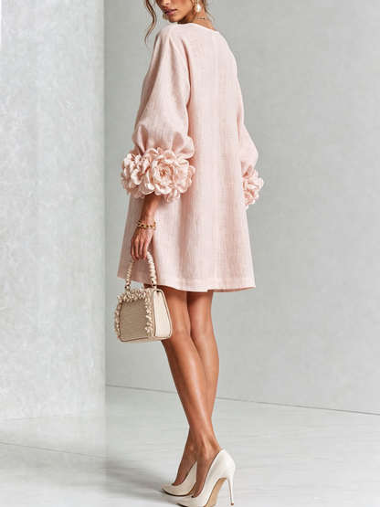 BRUNA | Minivestido Rosa con Botones de Flor y Puños de Rosas