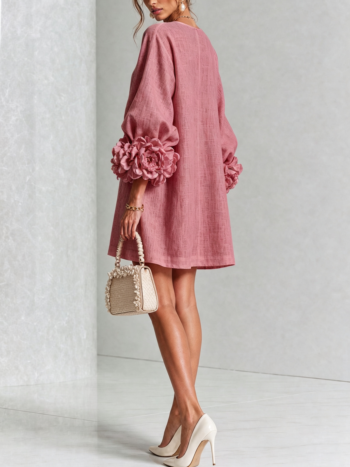 BEATRIZ | Minivestido Rosa Palo con Botones de Flor y Puños de Rosas