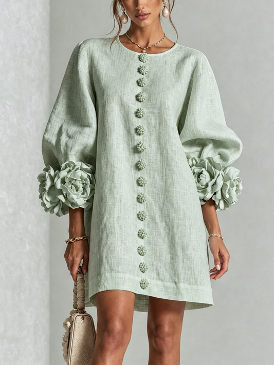 BIBIANA | Minivestido Verde Salvia con Botones de Flor y Puños de Rosas