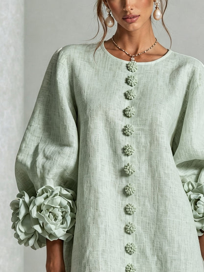 BIBIANA | Minivestido Verde Salvia con Botones de Flor y Puños de Rosas