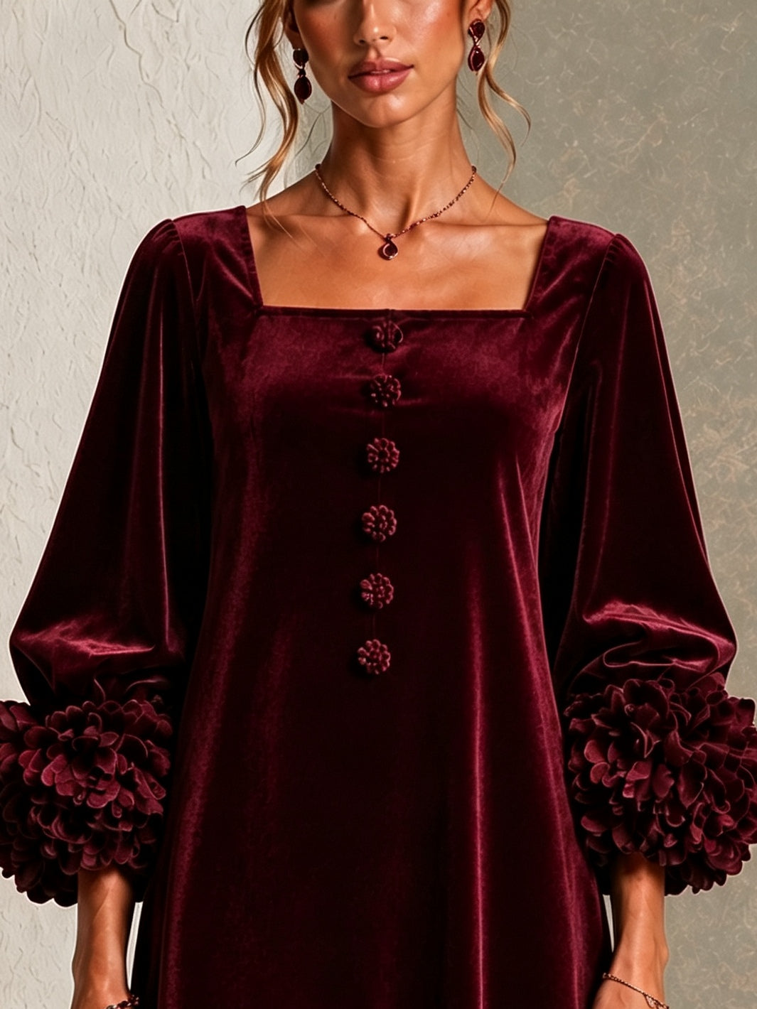 AMARANTA | Minivestido de Terciopelo Burdeos con Puños de Flores