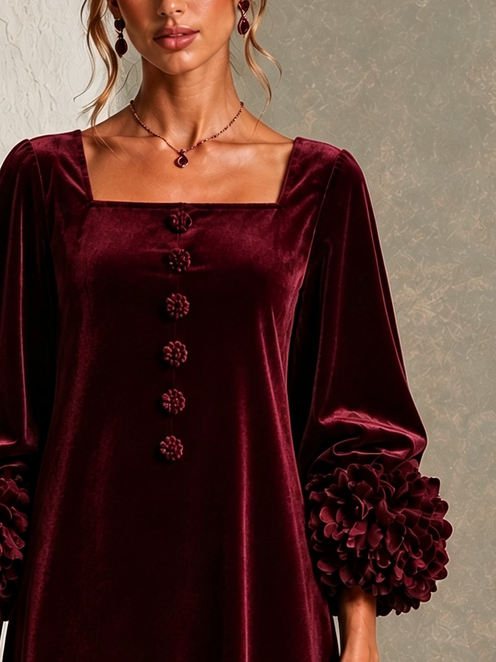 AMARANTA | Minivestido de Terciopelo Burdeos con Puños de Flores