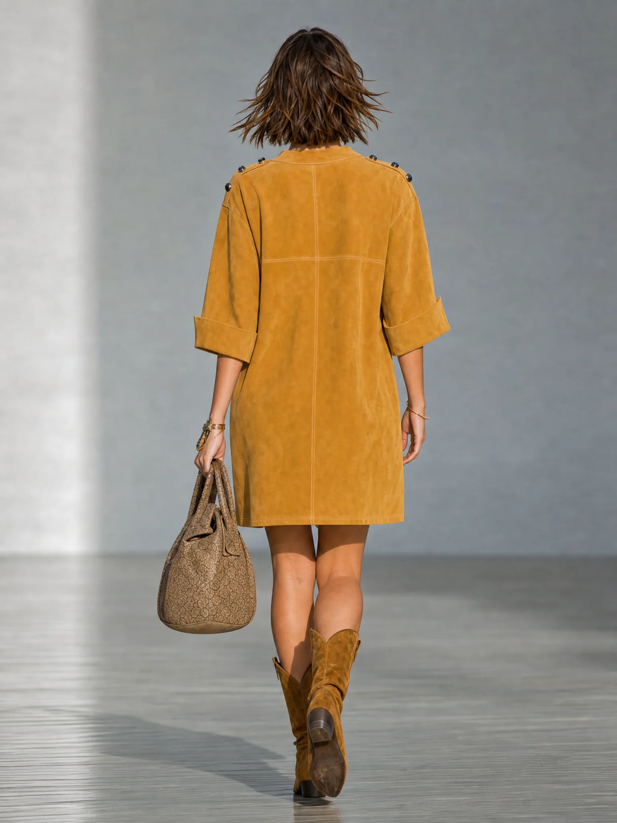 BRISA | Minivestido de Ante Sintético Amarillo Ocre con Botones en los Hombros y Bolsillos