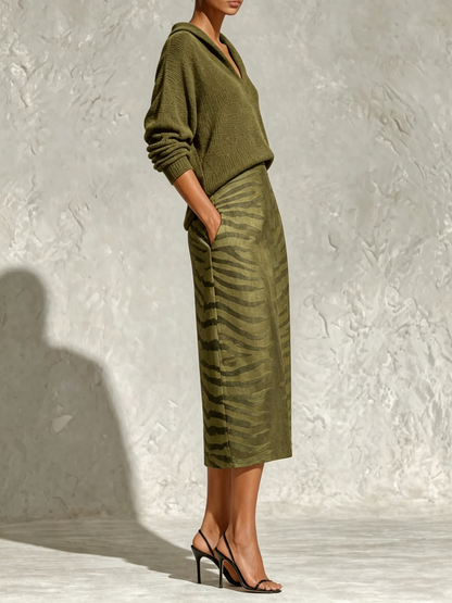 ALICIA | Conjunto Jersey con Cuello y Falda Midi de Cebra