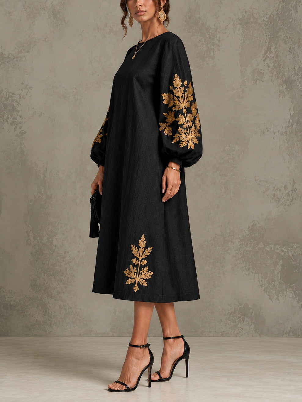 DAFNE | Vestido Midi Negro con Mangas Farol y Motivo Dorado de Hojas