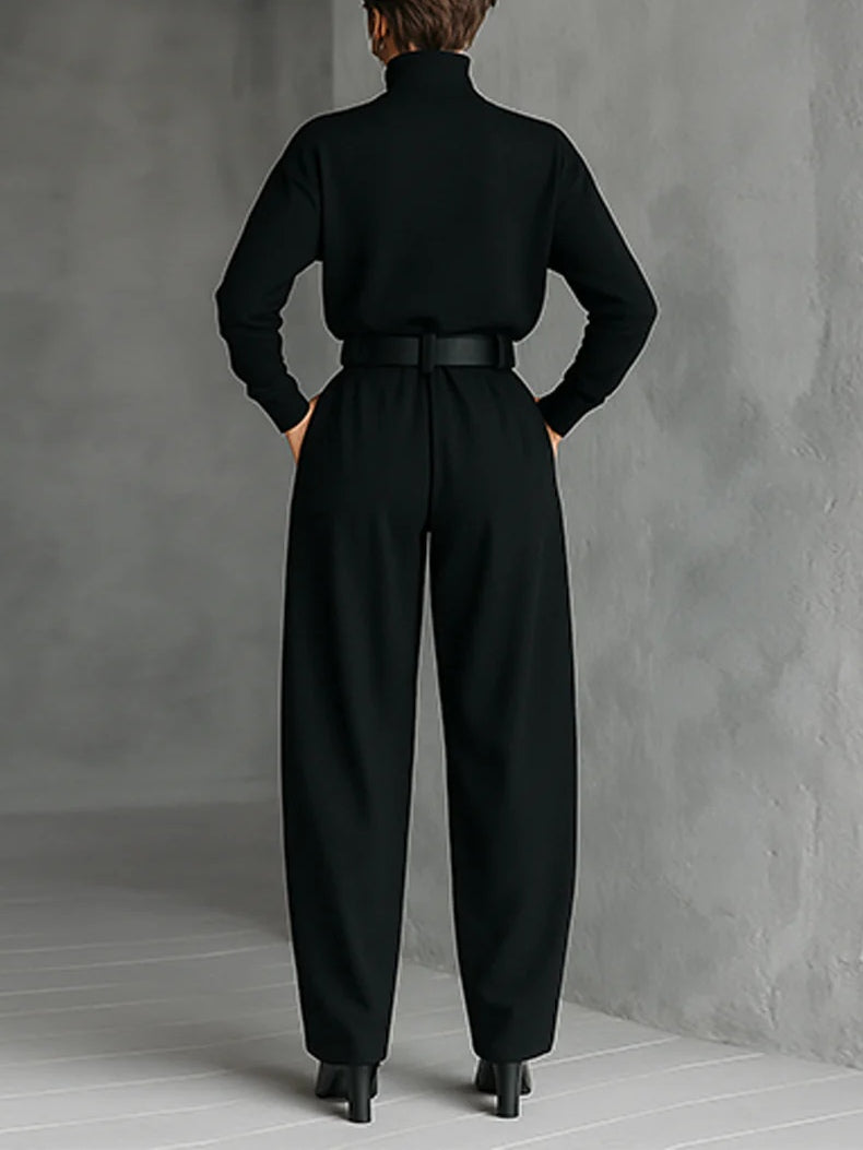 PAZ | Conjunto con Cuello Alto Negro y Pantalones Rectos