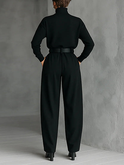 PAZ | Conjunto con Cuello Alto Negro y Pantalones Rectos