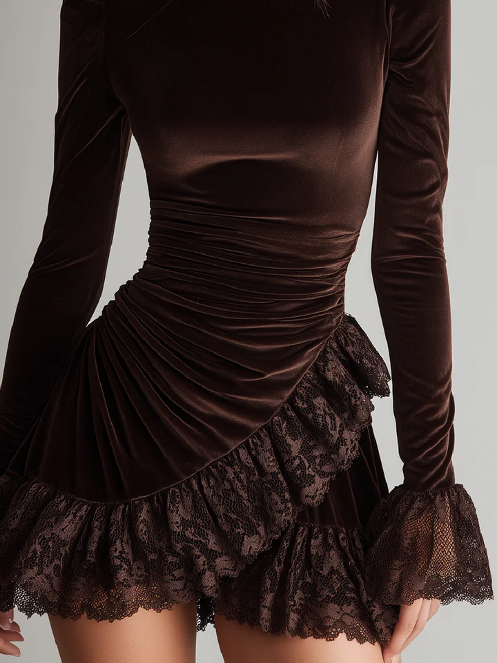 SEBASTIANA | Minivestido de Terciopelo Marrón con Cuello Alto y Volantes de Encaje