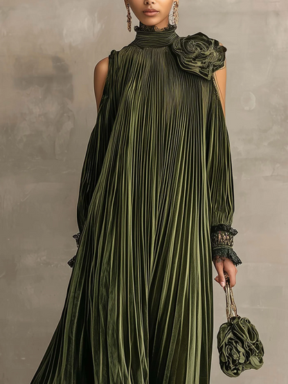 CARMINA | Vestido Largo Plisado con Cuello Alto y Flor en el Hombro