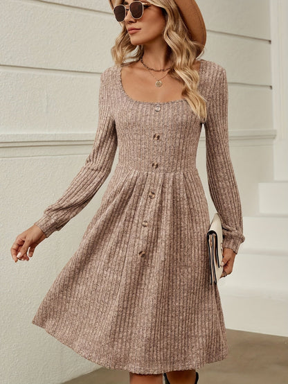 ODALYS | Vestido de Punto Canalé con Escote Cuadrado y Botones