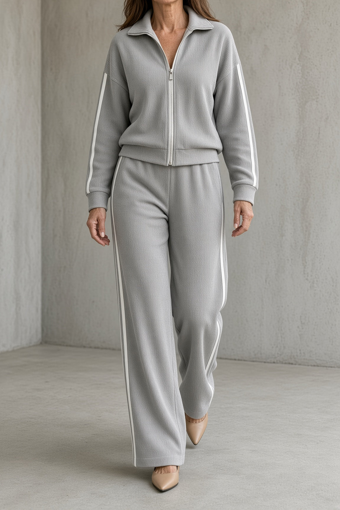 CONCHA | Conjunto de Top con Cremallera y Pantalón Ancho con Rayas Deportivas