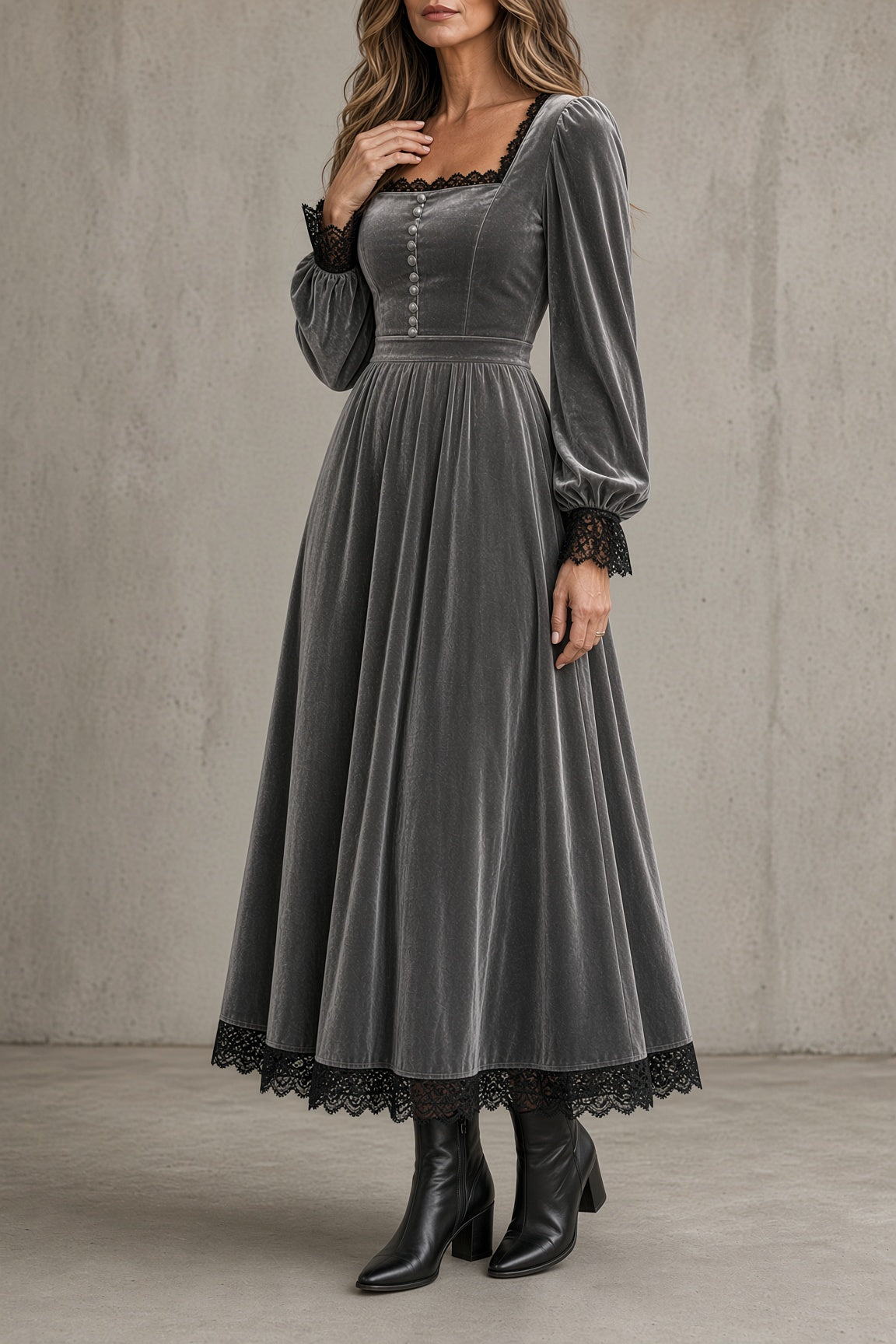 QUITERIA | Vestido Largo de Terciopelo con Escote Cuadrado y Encaje