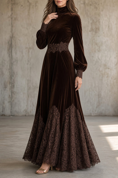 CANDELARIA | Vestido Largo de Terciopelo Marrón con Cuello Alto e Inserciones de Encaje