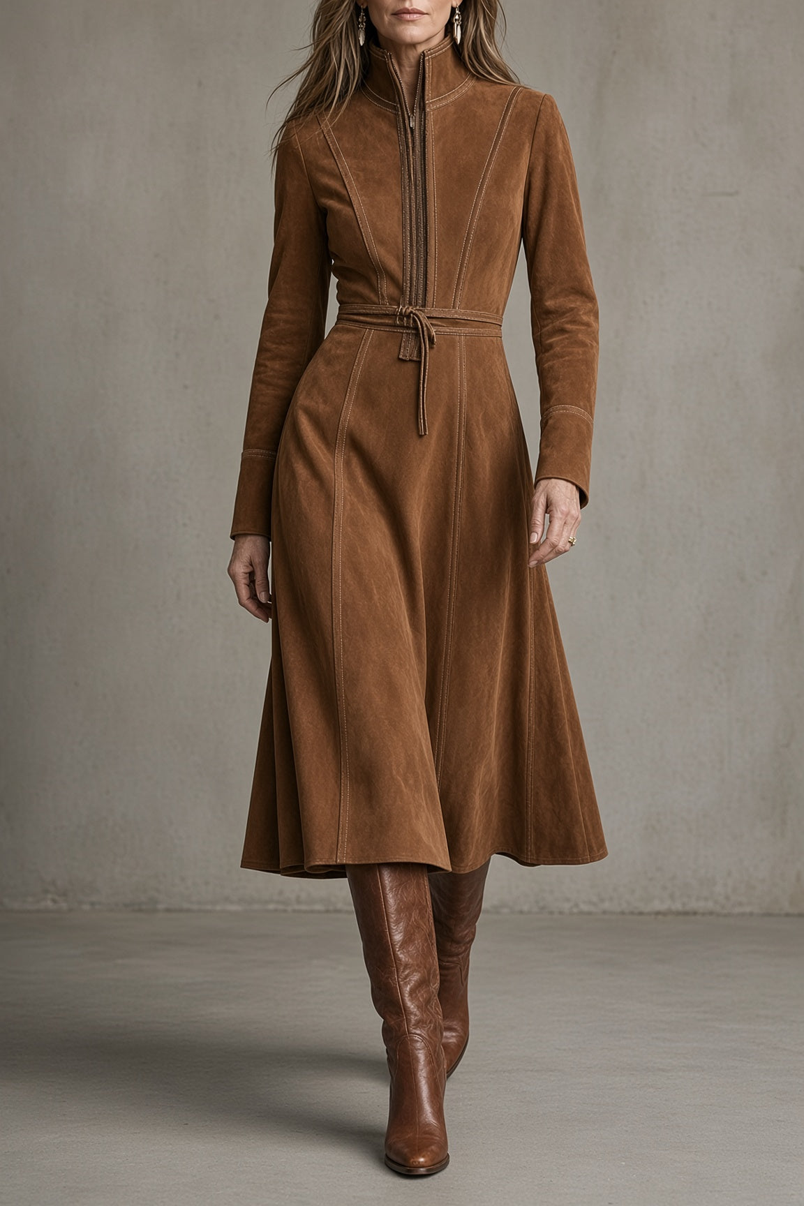 DESIRÉE | Vestido Midi Vintage con Cuello Alto, Cinturón y Costuras en Contraste