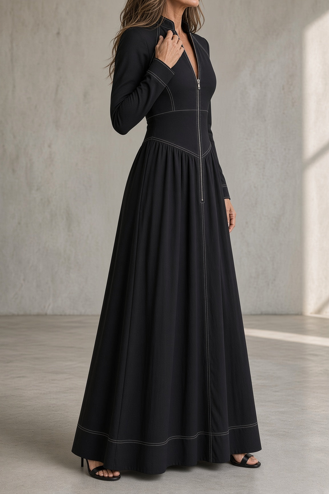HEBE | Vestido Largo con Cremallera Frontal y Pespuntes en Contraste
