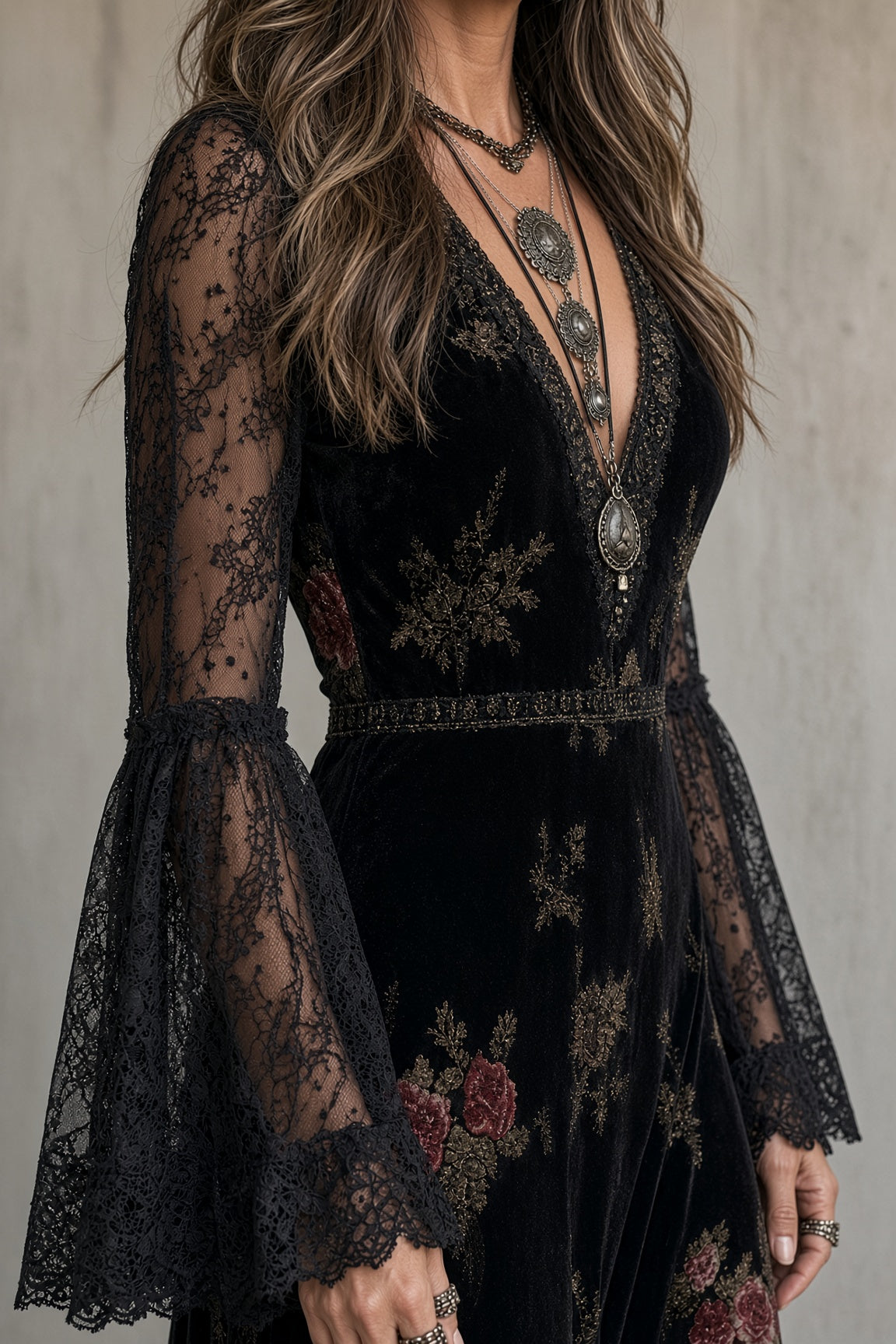 DEMETRIA | Vestido Largo de Terciopelo de Flores con Escote de Pico y Mangas de Encaje
