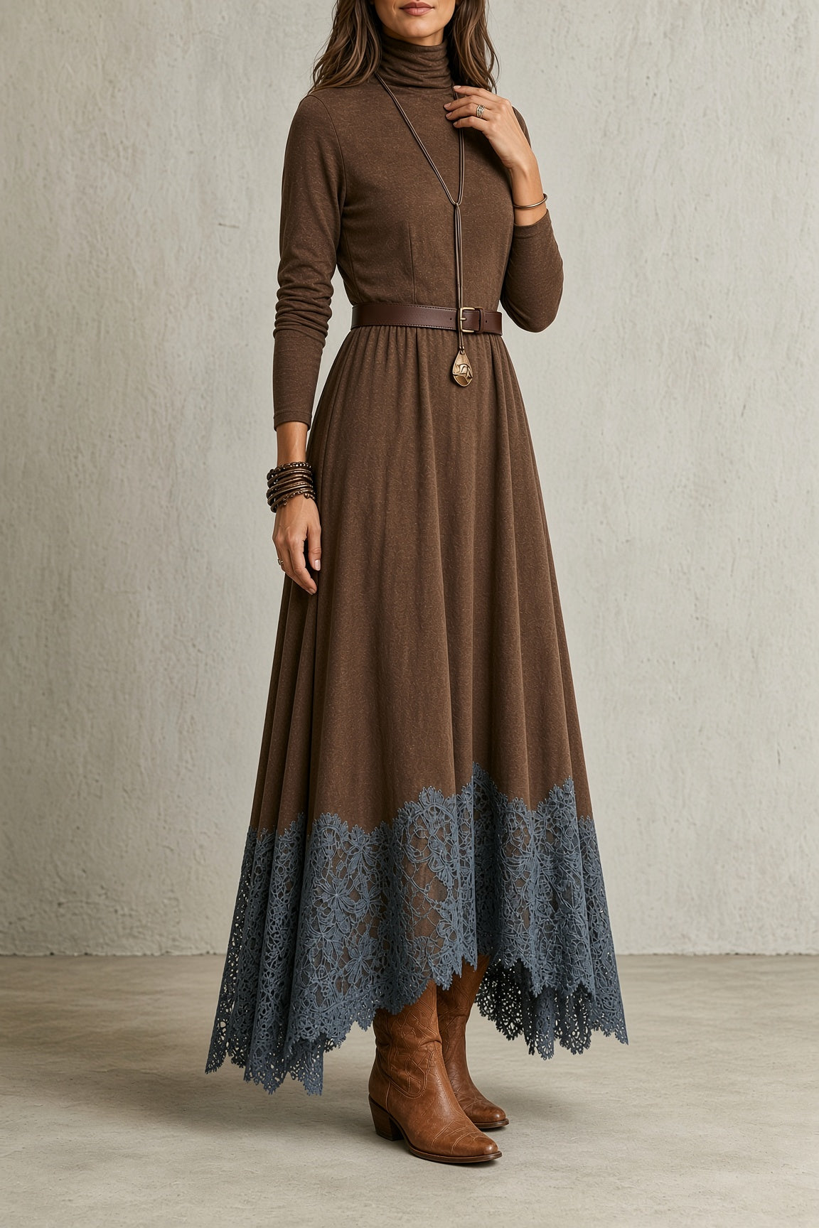 YARA | Vestido Largo de Cuello Alto con Bajo de Encaje